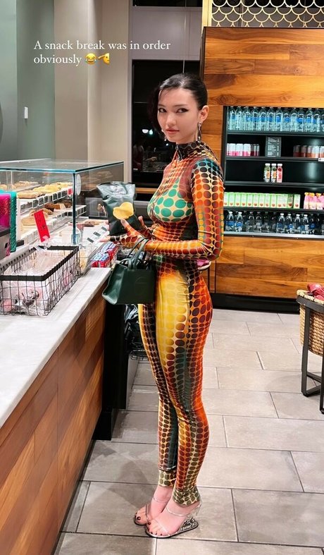 Aya Shalkar modèle érotique images