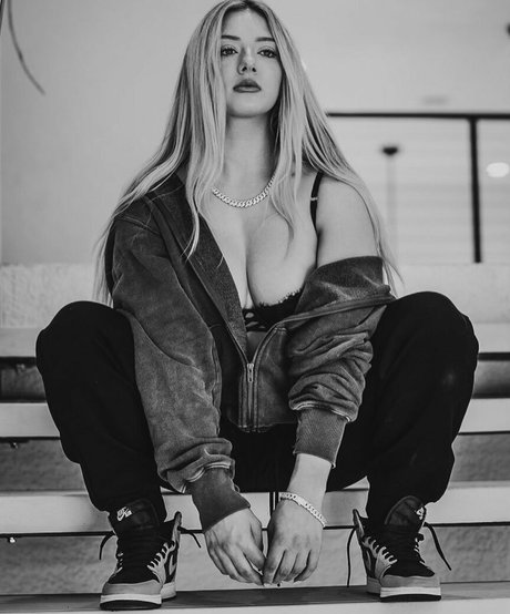 Miranda Cohen modèle sexy photo