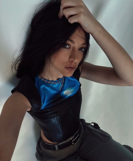 katya mozhina actrice chaude des photos