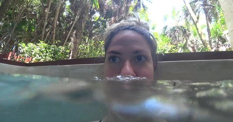 Ashley Alban actrice sexy image