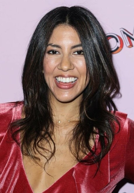 Stephanie Beatriz actrice sexy img