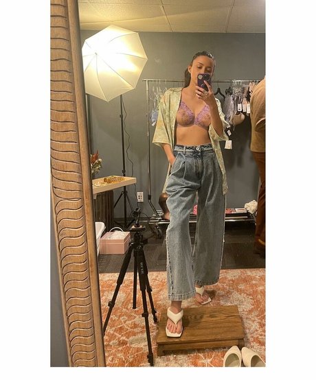 Christian Serratos modèle sympa image