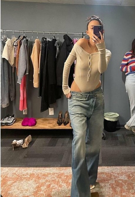 Christian Serratos actrice chaude collection