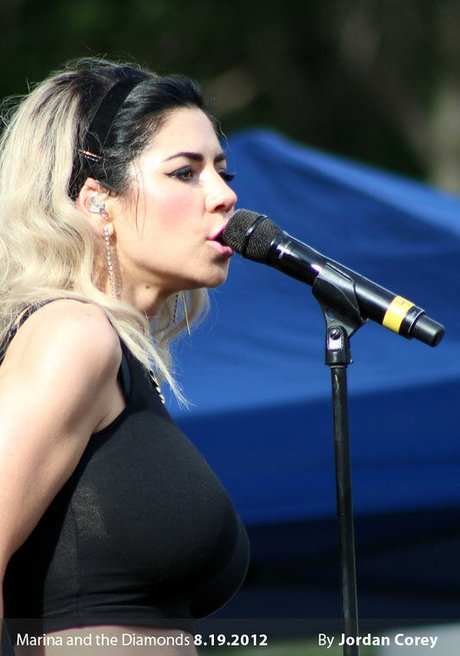 Marina Diamandis étoile nue photo