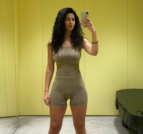 Marina Diamandis modèle sexy image