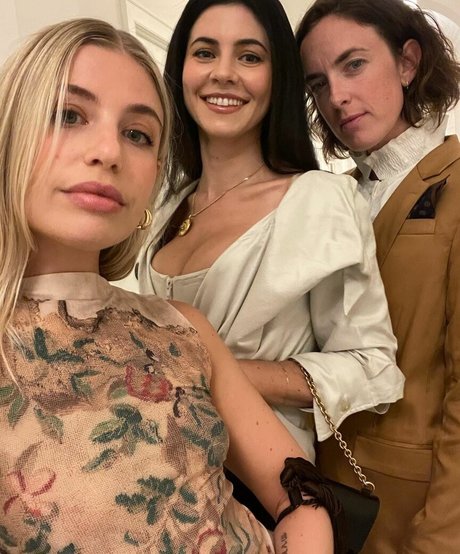 Marina Diamandis mannequin galerie