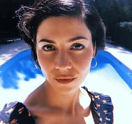 pom-pom girl asiatique onlyfans haut nu images