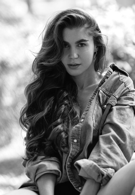 Effy Jones art de star du porno img