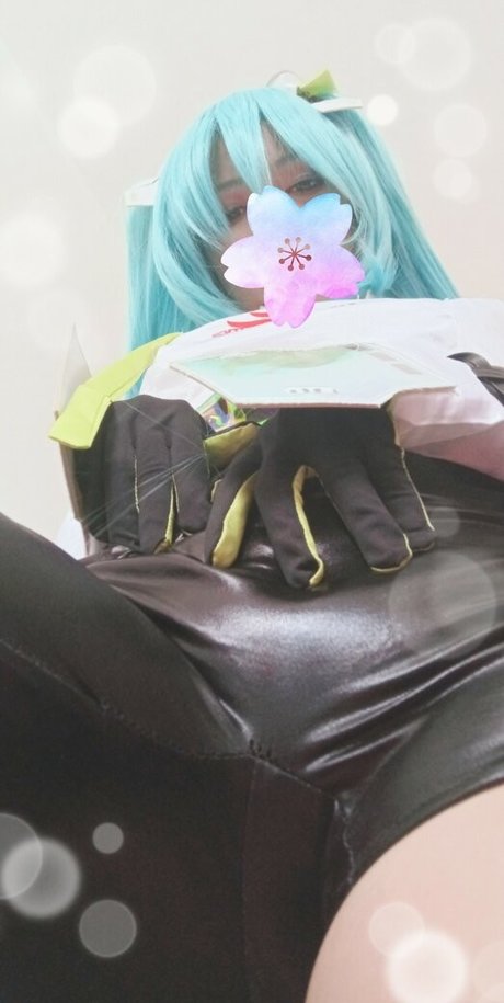 Yuusachii modèle nu image