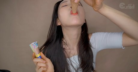 brunette onlyfans adulte érotique galerie