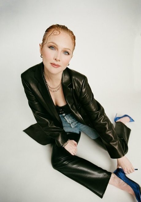 Molly Quinn modèle érotique photo