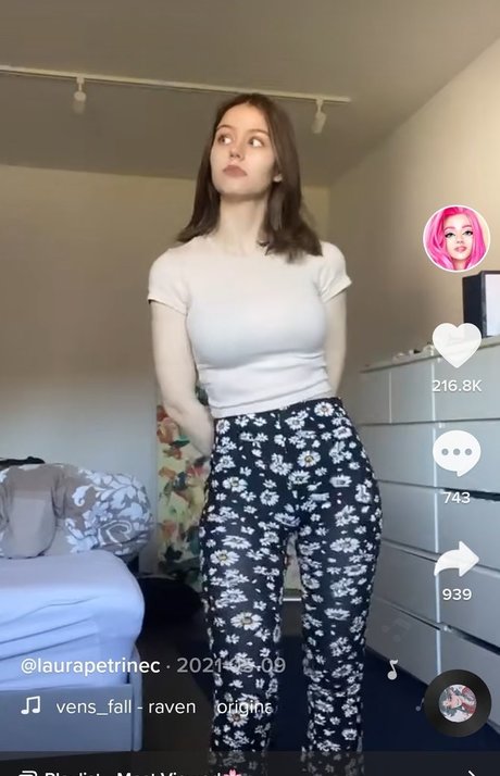 Laura Petrinec modèle porno photo