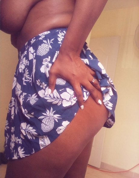 gros seins branlette espagnole onlyfans assez érotique galeries