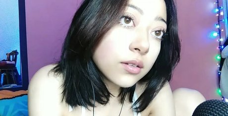 Whynot ASMR actrice de nus des photos