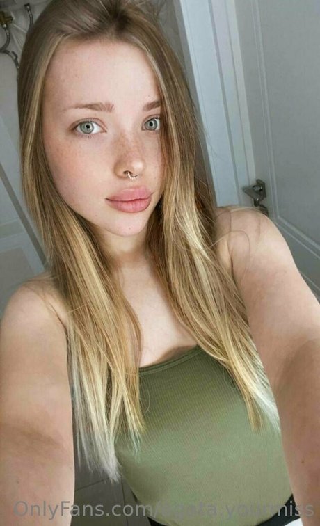 agata yourmiss modèle nu photos