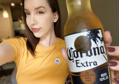 fellation transexuelle onlyfans chaud en haute qualité image