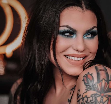 Baileysarian actrice de nus photos