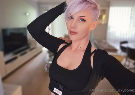 LuckyBonez mannequin photo