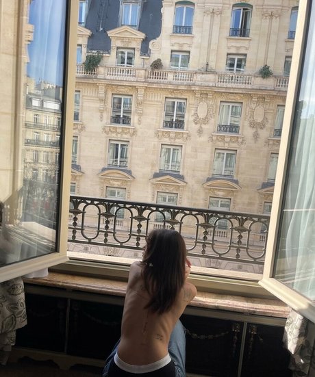 Madison Lewis étoile exclusive galeries