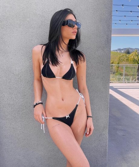 Madison Lewis modèle nu des photos