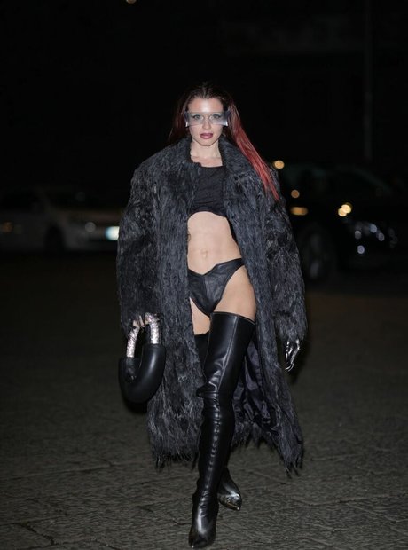 Julia Fox modèle artistique galeries