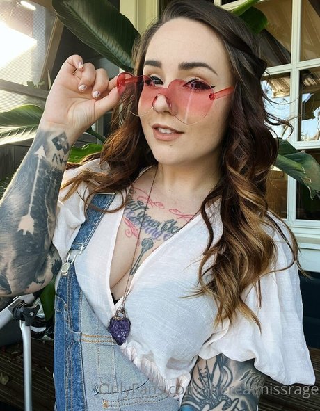 lesbiennes aux gros seins onlyfans beau haut image