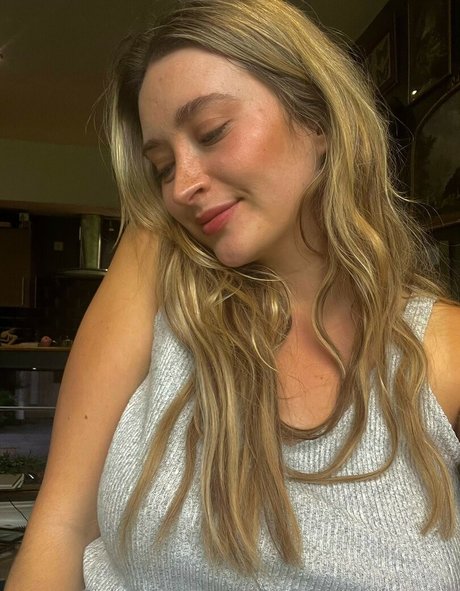 Blissful Whisper ASMR modèle pornographique archive