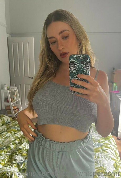 Blissful Whisper ASMR modèle gratuit photo