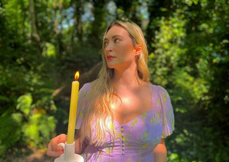 Blissful Whisper ASMR actrice archive