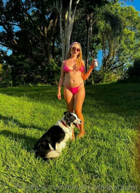 Blissful Whisper ASMR modèle magnifique images