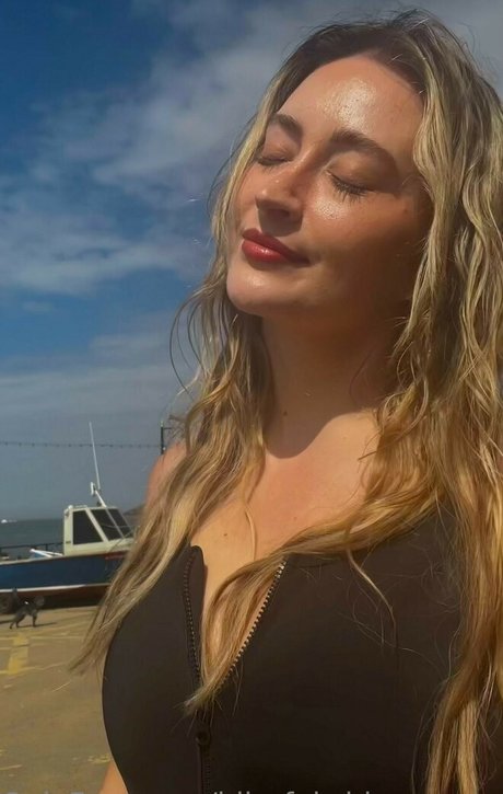 Blissful Whisper ASMR actrice hd images