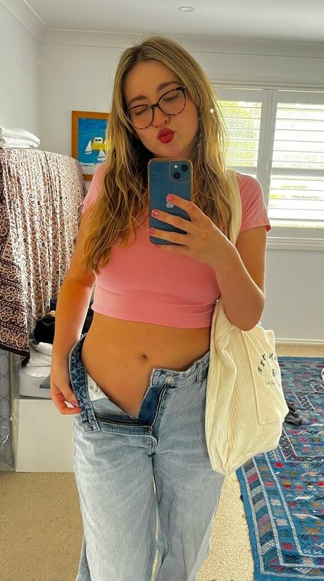 Blissful Whisper ASMR nus de stars du porno images