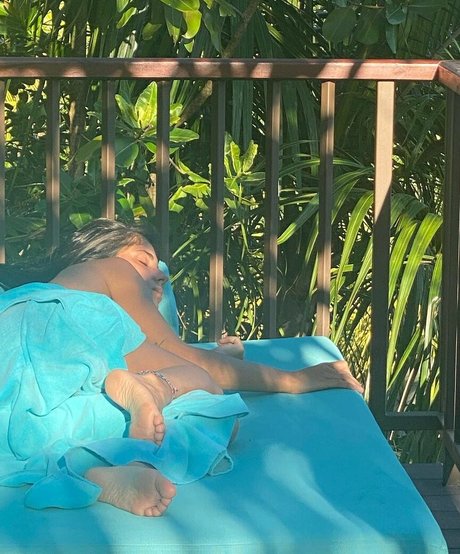 Estela Cruz haut étoile galeries