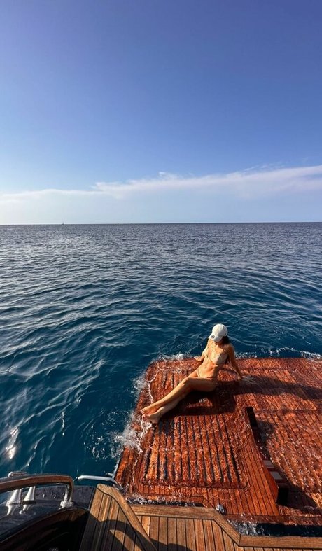 Anabel Hernandez haut modèle galeries