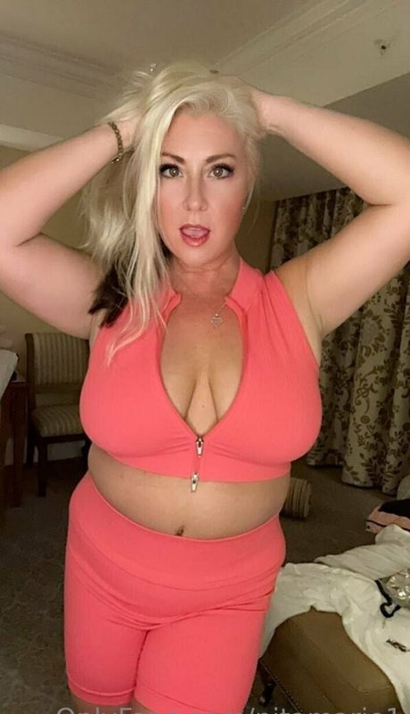 lesbiennes aux gros seins onlyfans des nus sympas img