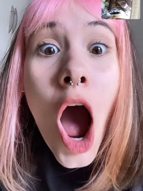 Juliakbarni nus star du porno photos