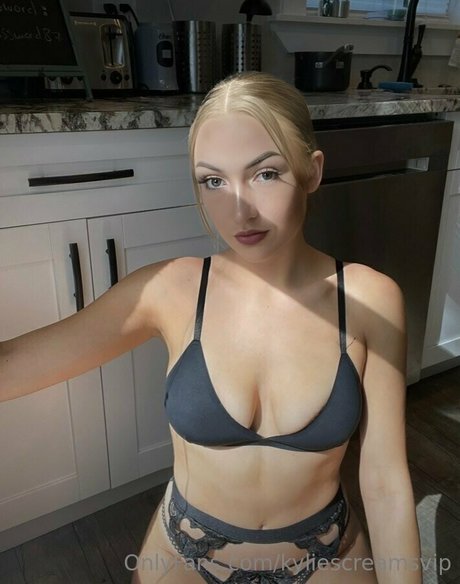 kyliescreamsvip sexe de star du porno des photos