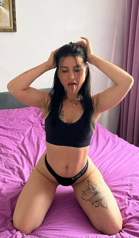 lola dazzle modèle artistique img