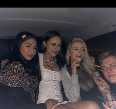 branlette aux gros seins onlyfans exclusivité pornographique archive