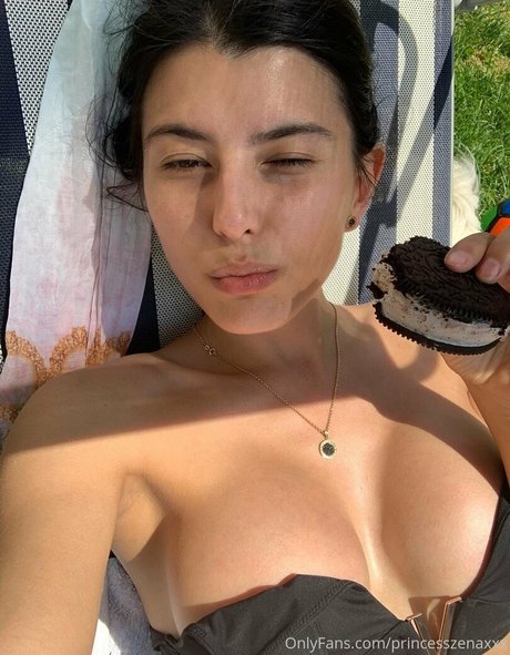 princesszenaxxx étoile chaude des photos