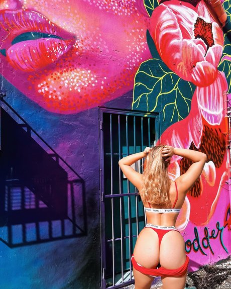 Chloe Chevalier étoile chaude galeries