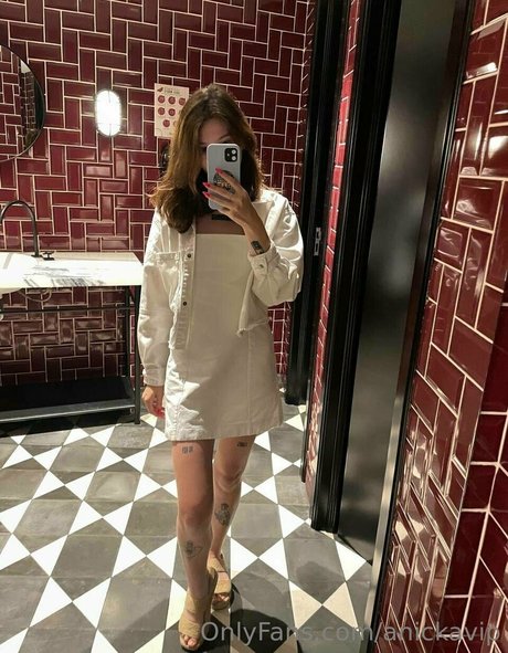 anickavip modèle érotique des photos