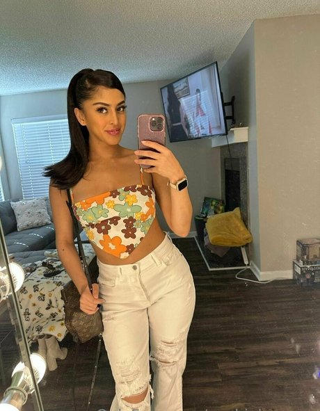 Sophialeonexo actrice exclusive photo