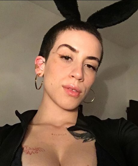 blonde aux gros seins onlyfans sexe nu photo