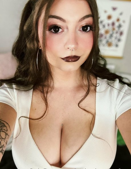 brunette onlyfans érotique parfait img