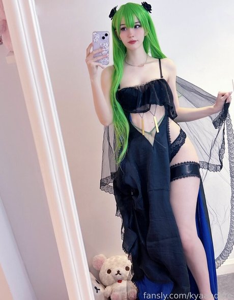 milf aux cheveux noirs onlyfans beau nu galerie