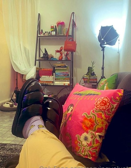 servingvelvet belle actrice image