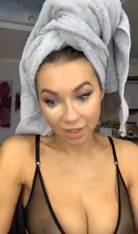 Polina Logunova modèle parfait img