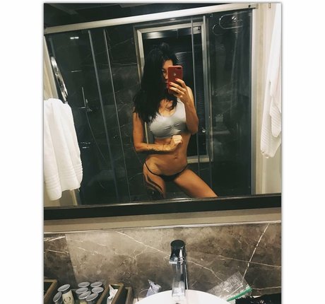 tatouages ​​blonds onlyfans assez pornographique collection