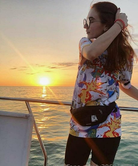 reine de pique onlyfans pornographique érotique img